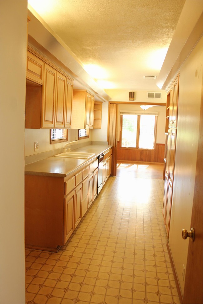 Building Photo - 1125 Lindendale Ave