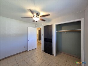 Building Photo - 212 E Valley Rd