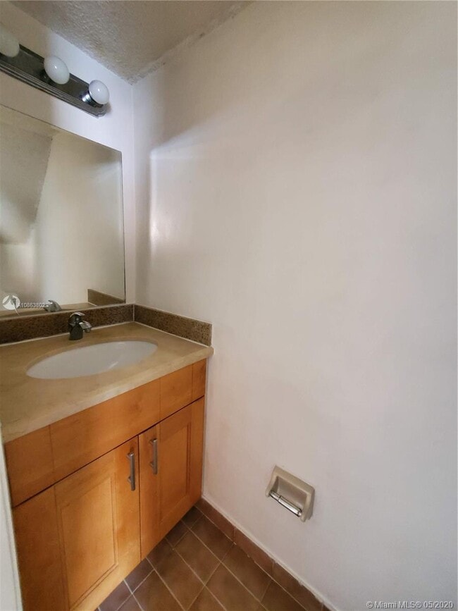 Foto del edificio - 1701 W 42nd Pl