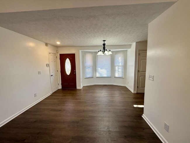 Building Photo - 3 Bedroom / 2 Bathroom Home in Springfield