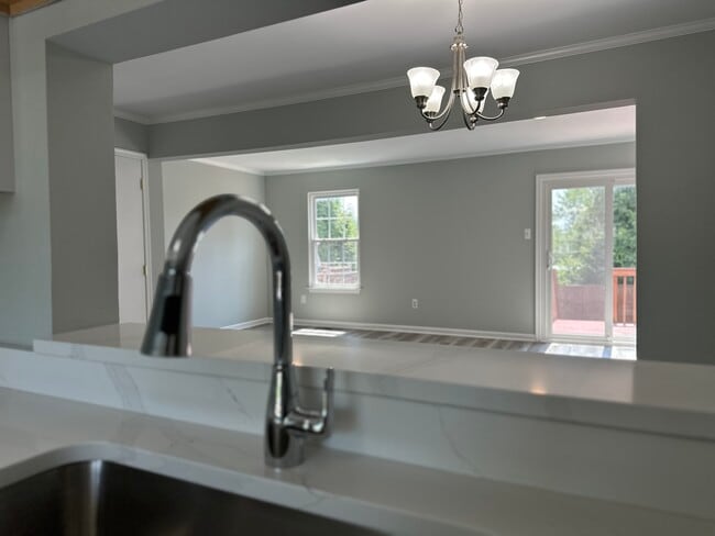 Building Photo - 6731 Sandpiper Ct