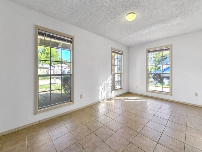 Building Photo - 3807 Winter Haven Dr