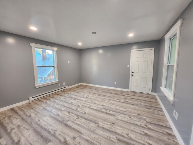 Bedroom. - 301 Broad St