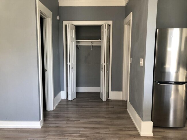 Building Photo - Madison View - 1 bedroom