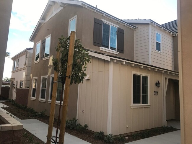 Building Photo - Luxury home 4Bedroom 3.5Bathroom in Chino
