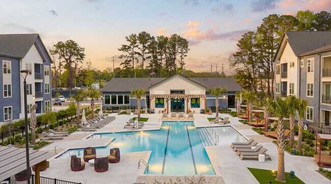 Building Photo - Marlowe Summerville
