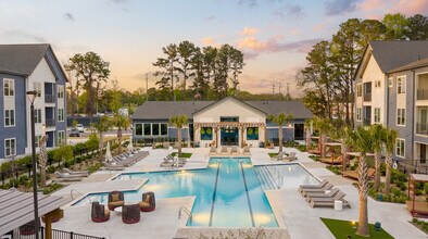 Building Photo - Marlowe Summerville