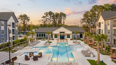 Building Photo - Marlowe Summerville
