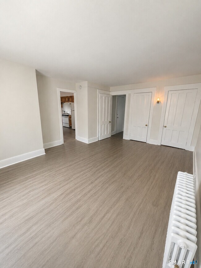 Foto del edificio - 243 Glenville Rd