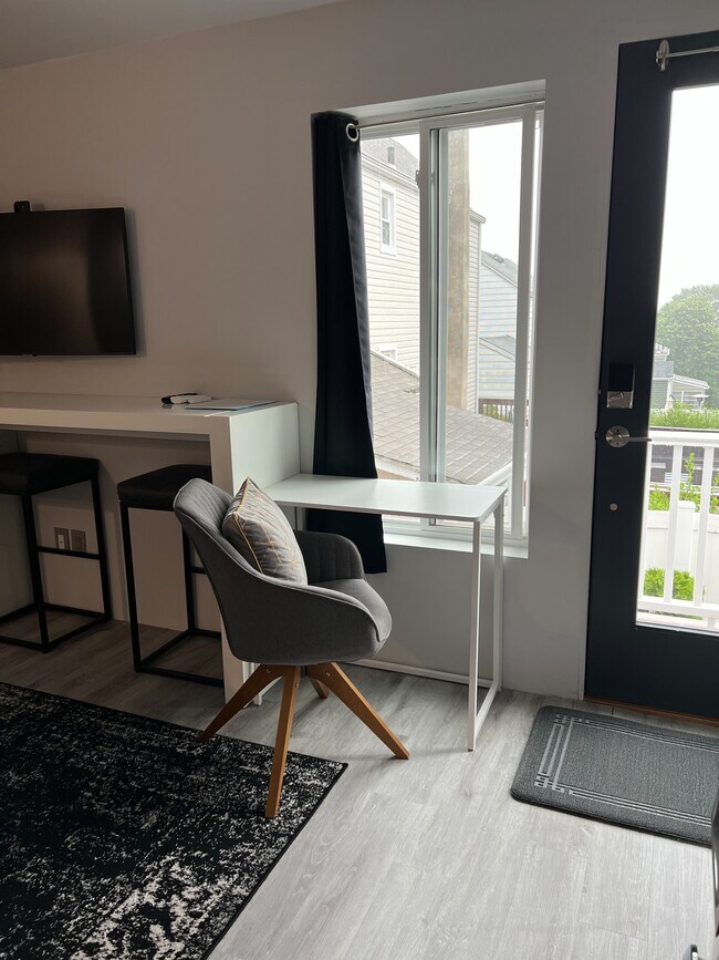 Building Photo - 12 Nutwold Ave