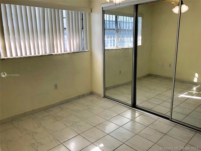 Foto del edificio - 2496 SW 17th Ave