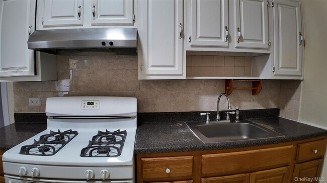 Building Photo - 8 Morris Crescent