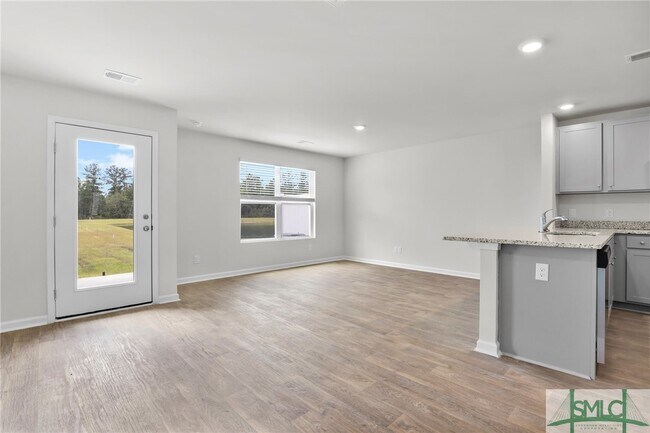 Building Photo - 210 Coneflower Rd