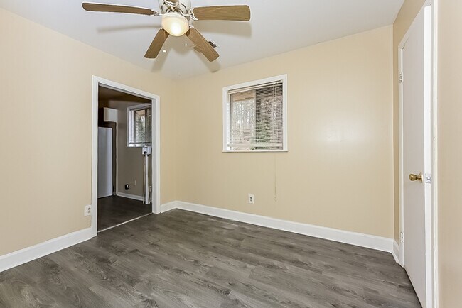Foto del edificio - 7550 Asbury Dr
