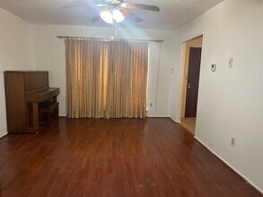 Building Photo - 10923 Concho St