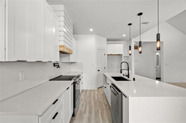 Foto del edificio - 1017 Cedarcrest Dr