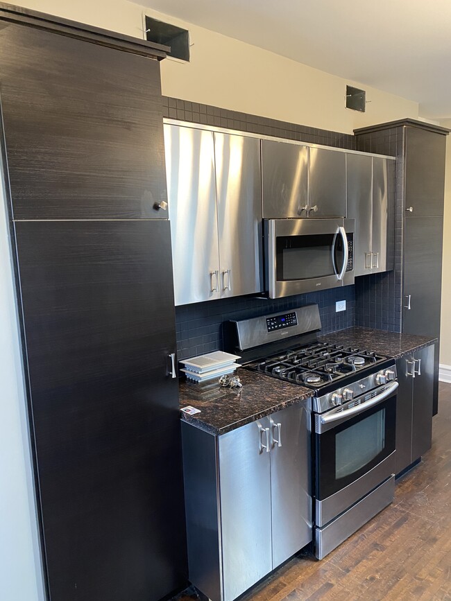 Stainless steel appliances - 543 S Cuyler Ave