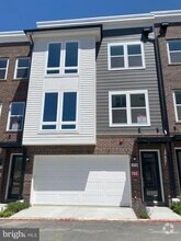 Building Photo - 10590 Red Oak St