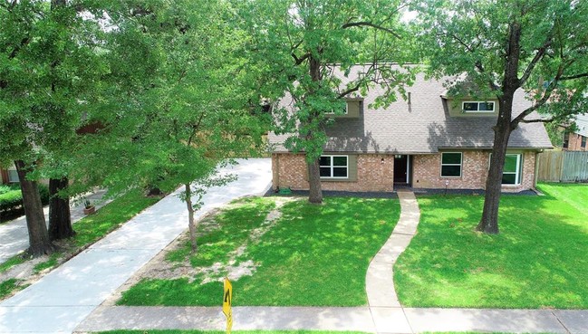 Building Photo - 335 Ballantrae Ln