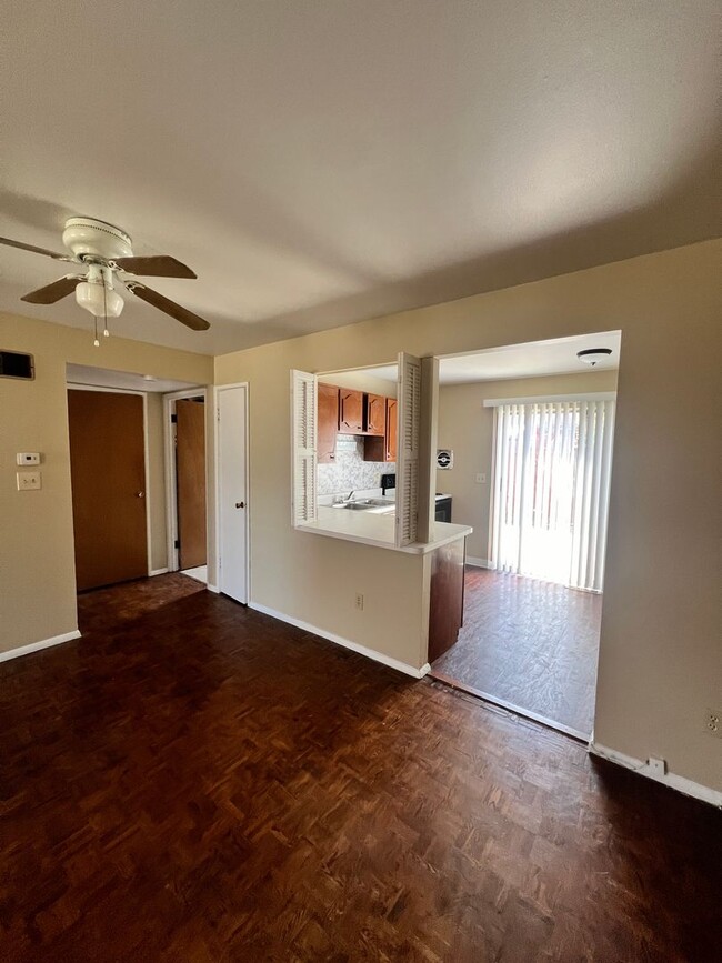 Building Photo - 3 bed | 1.5 bath | Vouchers accepted