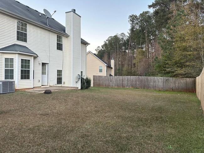 Building Photo - 5 bed/2.5 Bath Close to Fayette County  Op...