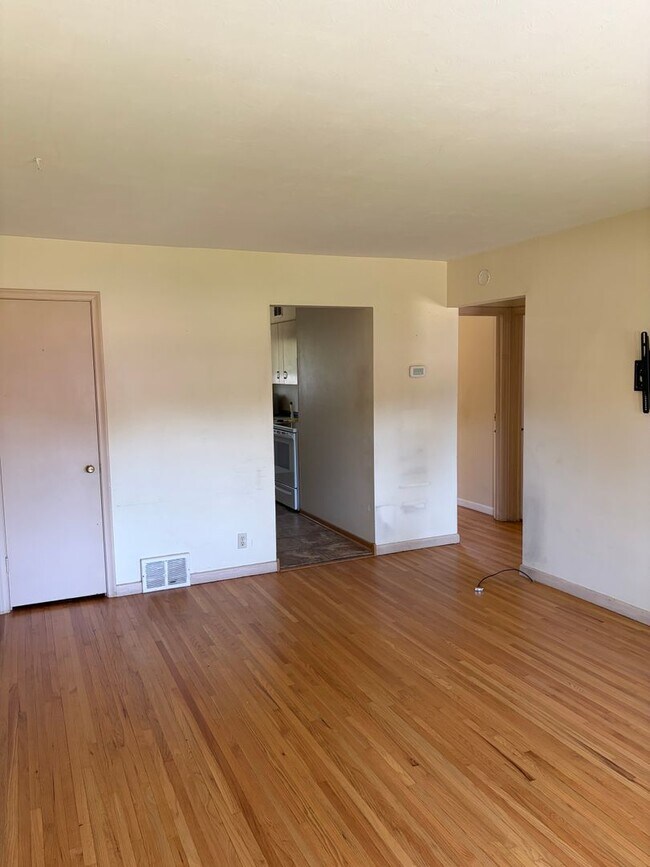 Foto del edificio - 704 Robinwood Ln