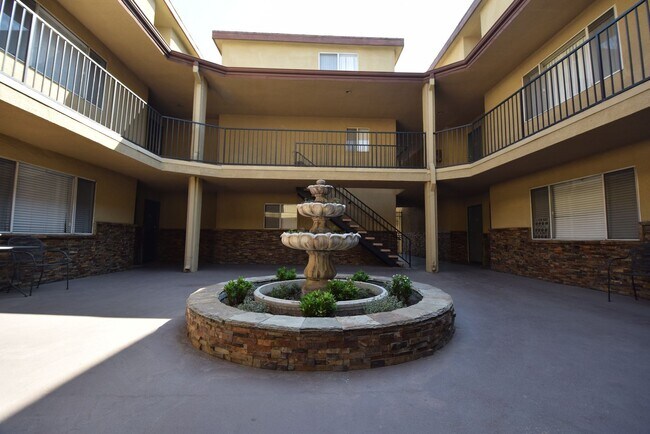 Foto del edificio - 6401 Riverton Ave