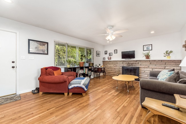 Building Photo - 1057 Marland Dr