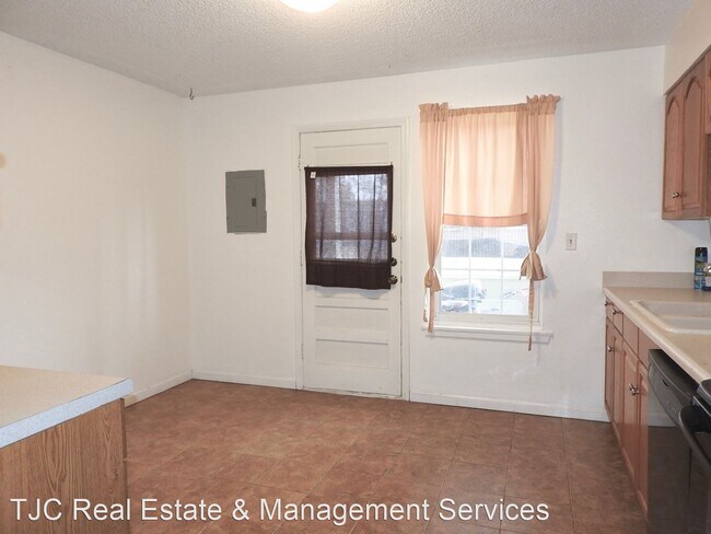 Building Photo - 3 br, 1.5 bath House - 9370 E Girard Avenu...