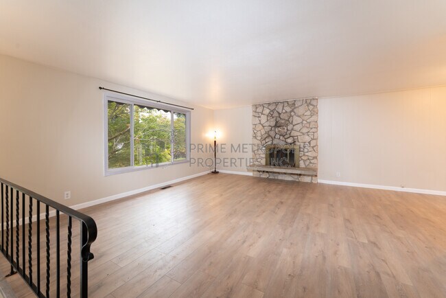 Foto del edificio - 18003 Wayne Ave N