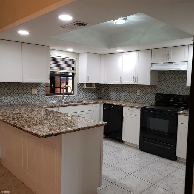 Building Photo - 3 br, 2 bath House - 1142 Viking Dr