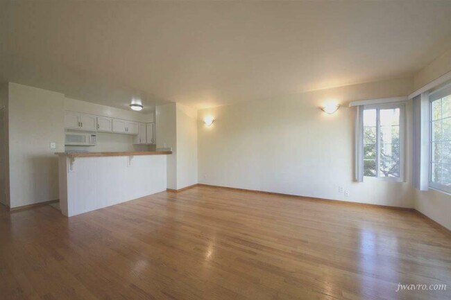 Building Photo - 2261 Sacramento St