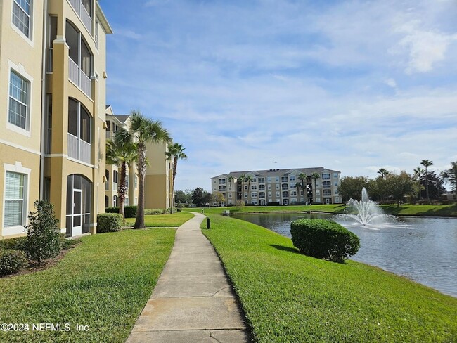 Foto del edificio - 7801 Point Meadows Dr