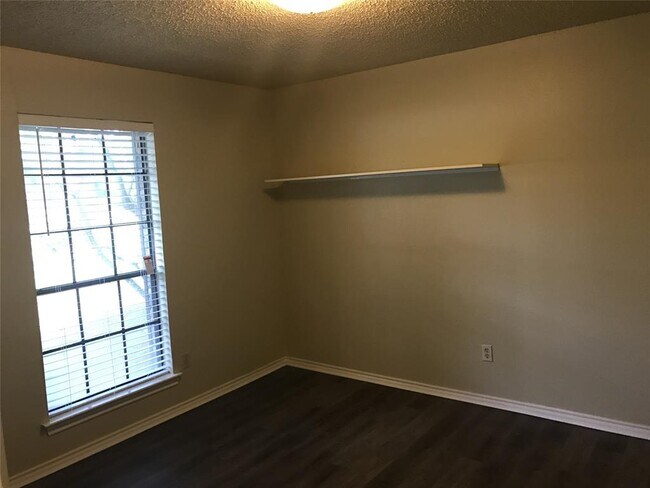 Building Photo - 4200 San Saba Ct