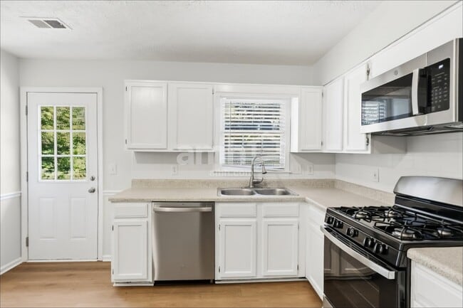 Building Photo - 999 Merrimac Way