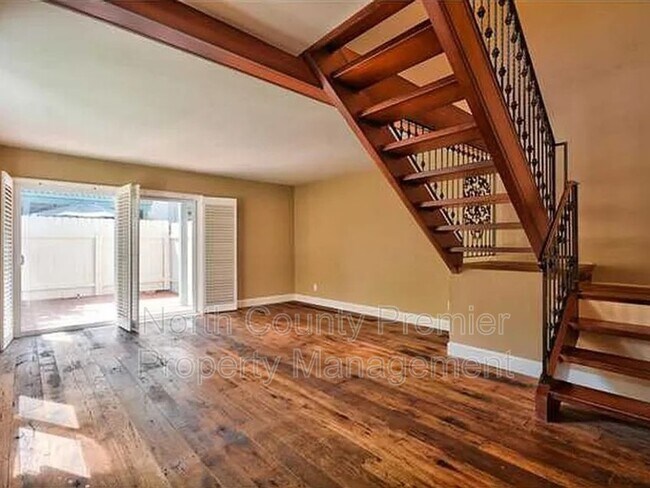 Foto del edificio - 256 Juniper Ave