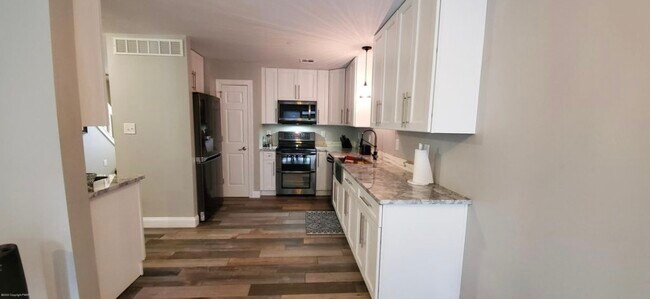 Foto del edificio - 645 Country Acres Ct