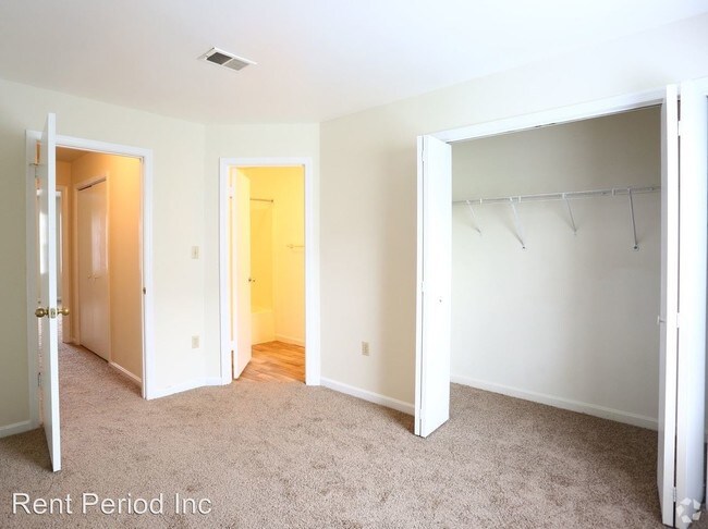 Building Photo - 2 br, 2.5 bath House - 3929 Eastgate Dr.