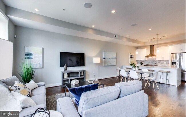 Foto del edificio - 726 Girard St NW