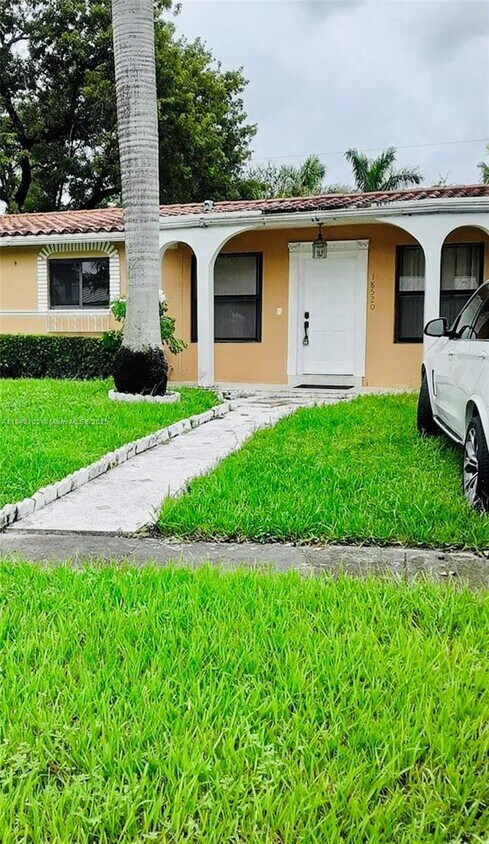 Foto principal - 18520 NE 7th Ct