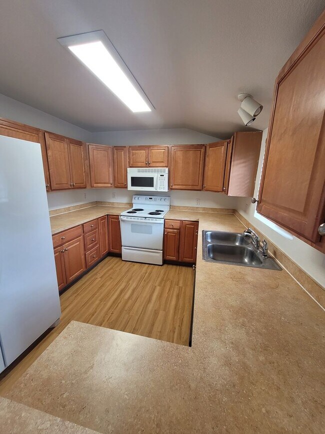 Foto del edificio - 4BD/2BA, 1850 SQ FT Duplex located in Springfield