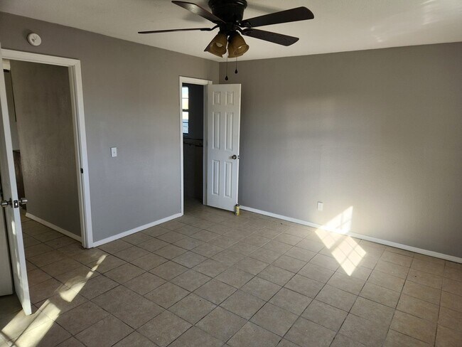 Foto del edificio - 407 W Mable St