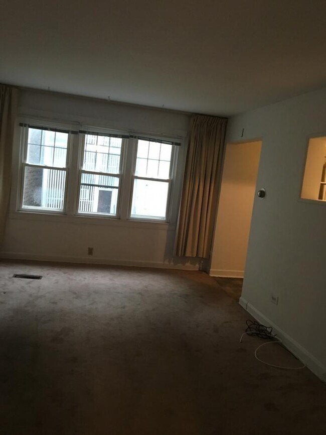 Building Photo - 3 bedroom in Chicago IL 60614