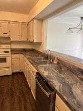 Building Photo - 728 Kennesaw Ct