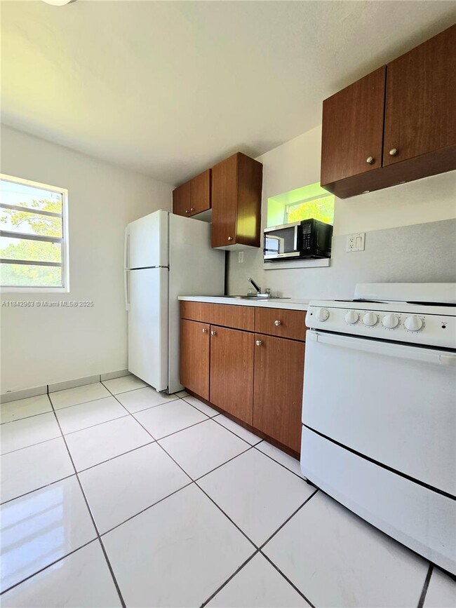 Foto del edificio - 1619 NW 27th St