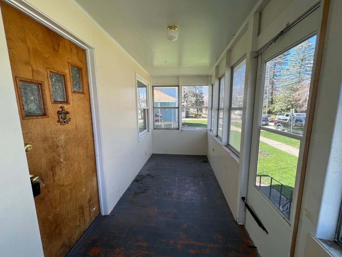 1204 State St Unit 1204 State Street, DeKalb, IL 60115 Room for Rent