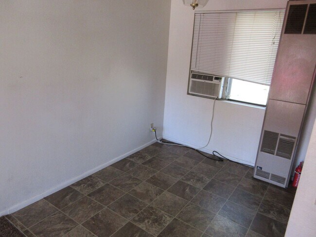 Foto del edificio - 2 bedroom, 1.5 bathroom, 2 condo near SUU