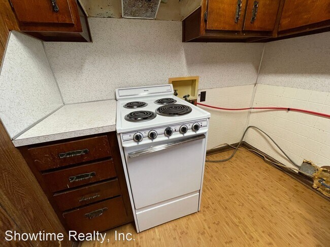 Building Photo - 2 br, 1 bath House - 4008 Maple Circle