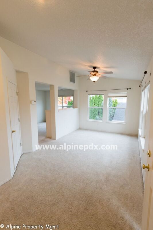 Foto del edificio - 6134 NE Copper Beech Dr