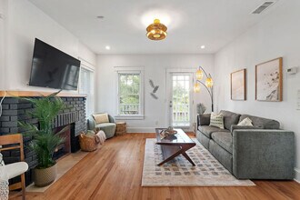 Building Photo - 211 Arpieka Ave